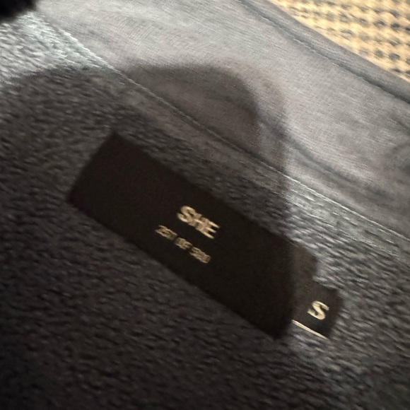 She wolves darc sports cropped zip up. Size small - Picture 2 of 4